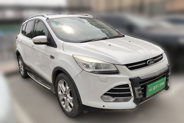 Used Ford Kuga 2015 2.0L GTDi Four-Wheel-Drive Sport Model Front Right 45 Deg