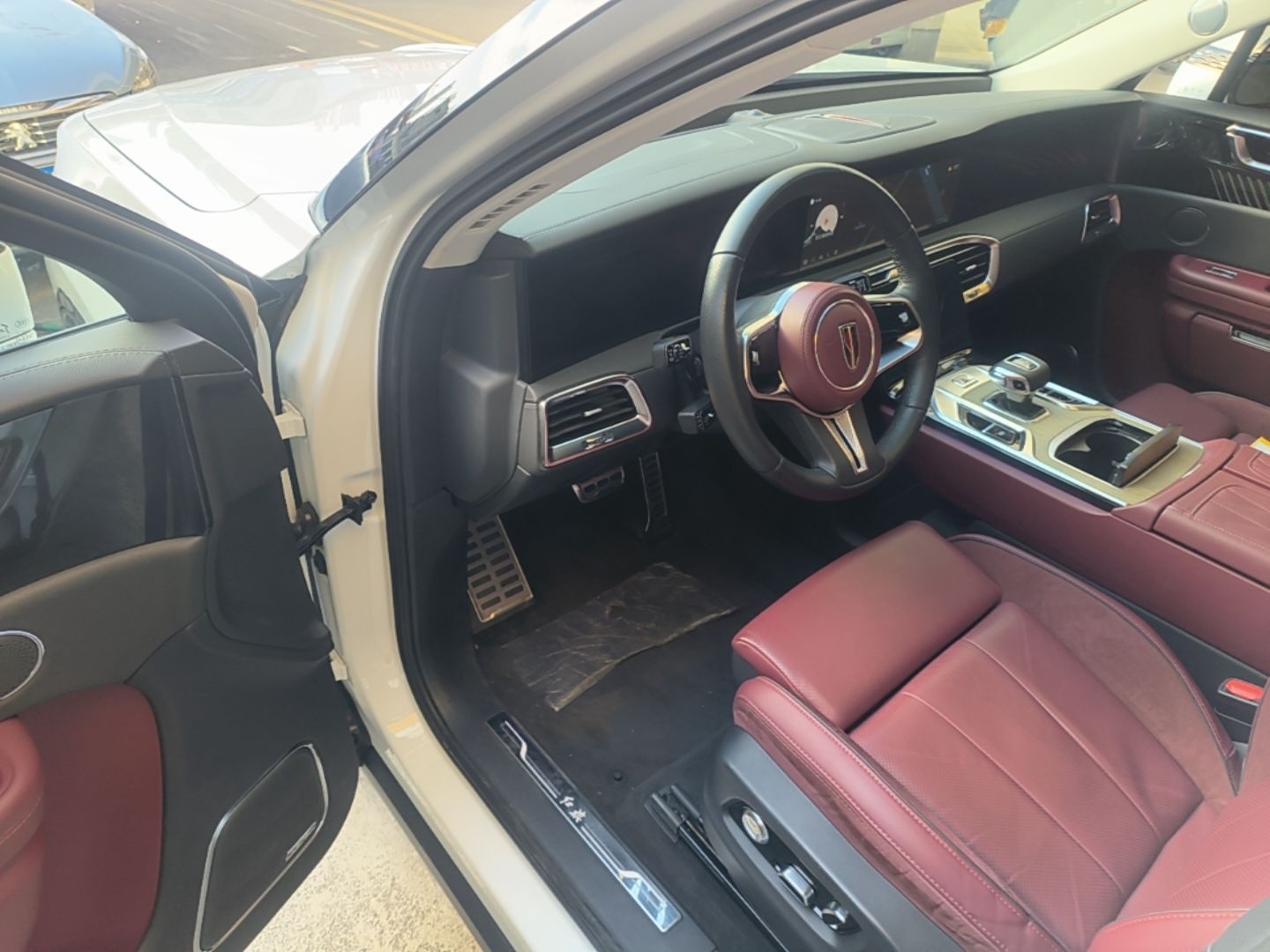 Hongqi E-HS9 2022 690 km Range Flagship Edition Six Seats — снимка 18