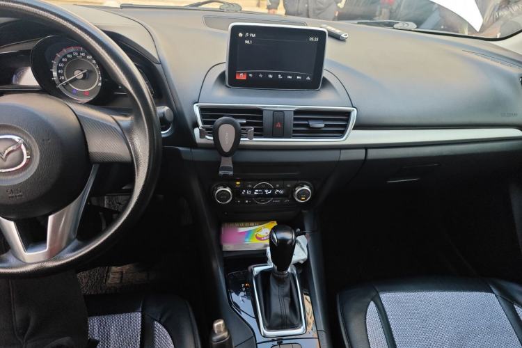 Used Mazda 3 Axela 2014 Sedan 1.5L Automatic Luxury Model