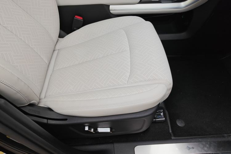 Used Formula Leopard Titanium 3 2025 501KM All-Wheel Drive Intelligent Driving Ultra Version Right Front Seat