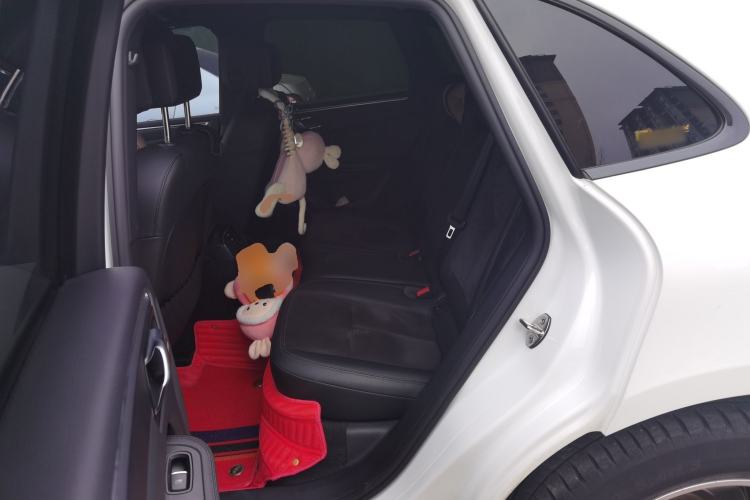 Used Porsche Macan 2021 Macan 2.0T Left Rear Seat