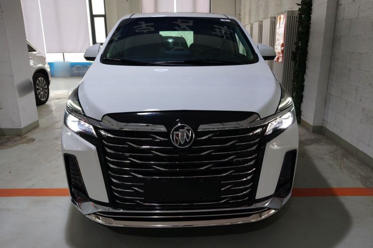 Used Buick GL8 2023 Facelifted Land Cruiser Executive Luxury Version
