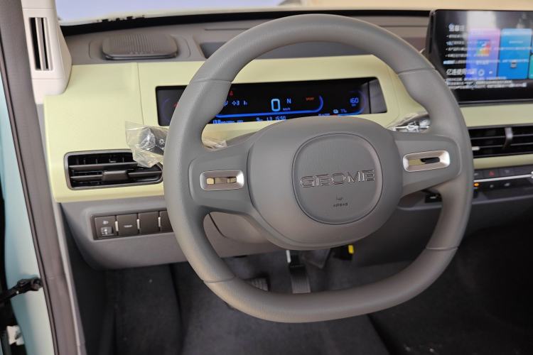 Used Geely Galaxy Panda 2024 Panda Mini 200km Endurance Bear Steering Wheel