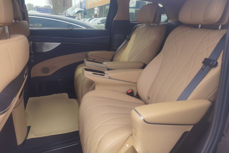 Used Denza D9 2025 DM-i Smart Drive 1020 Four-Wheel Drive Deluxe Model
