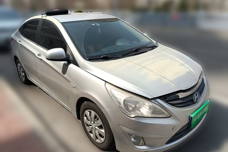 Used Hyundai Verna (older generation) 2010 Sedan 1.4L Manual Comfort GS Front Right 45 Deg