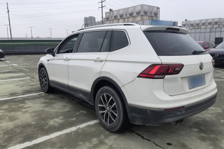 Used Volkswagen Tiguan L 2017 330TSI Automatic Two-Wheel Drive Comfort Edition Exterior 3