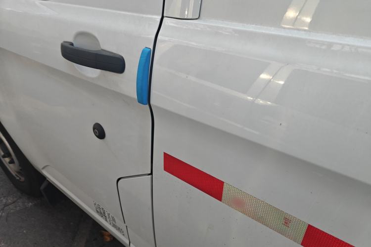 Used Ford Transit 2019 2.0T Diesel Van Mid-Chassis Mid-Roof 3-Seater China VI Standard
