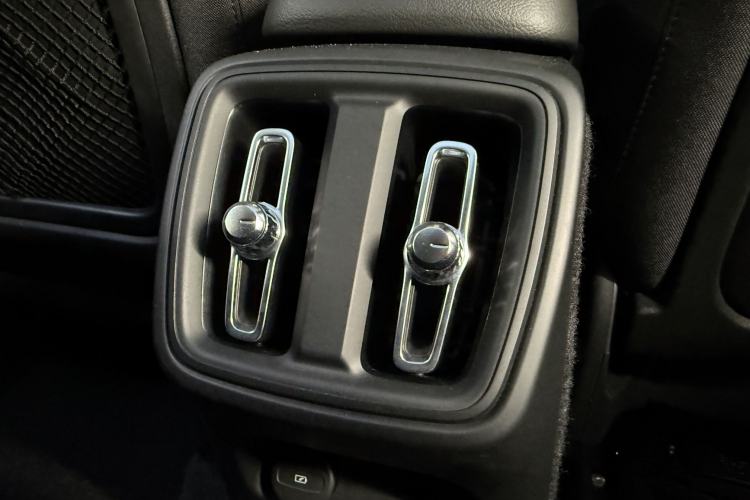 Used Volvo XC40 2021 T4 4x4 SmartDrive Fashion Edition Interior 6