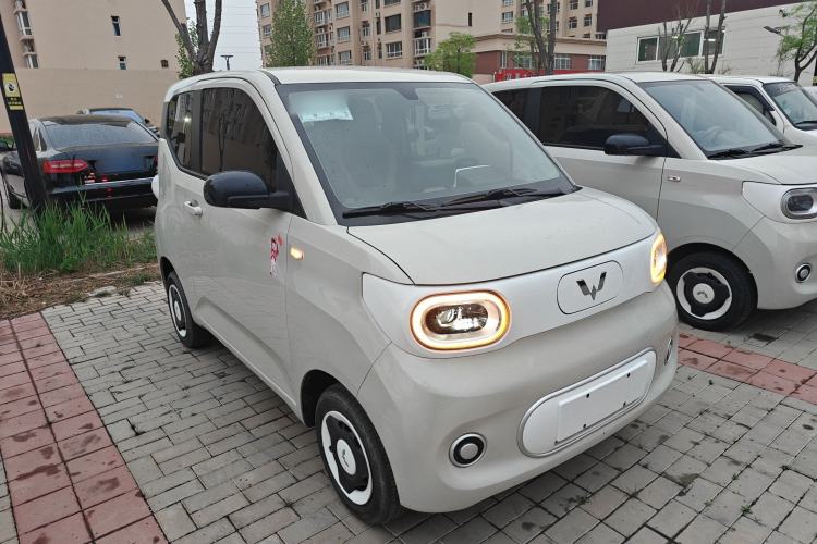 Used Wuling Hongguang MINIEV 2024 3rd Generation 215km Youth Edition Front Right 45 Deg