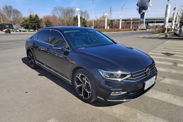 Used Volkswagen Magotan 2023 2 Million Units Limited Edition 330TSI DSG Leading Version Exterior 2