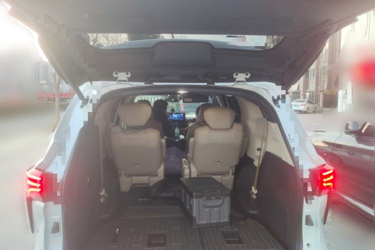 Used Toyota SIENNA 2023 2.5L Hybrid Deluxe Edition Trunk