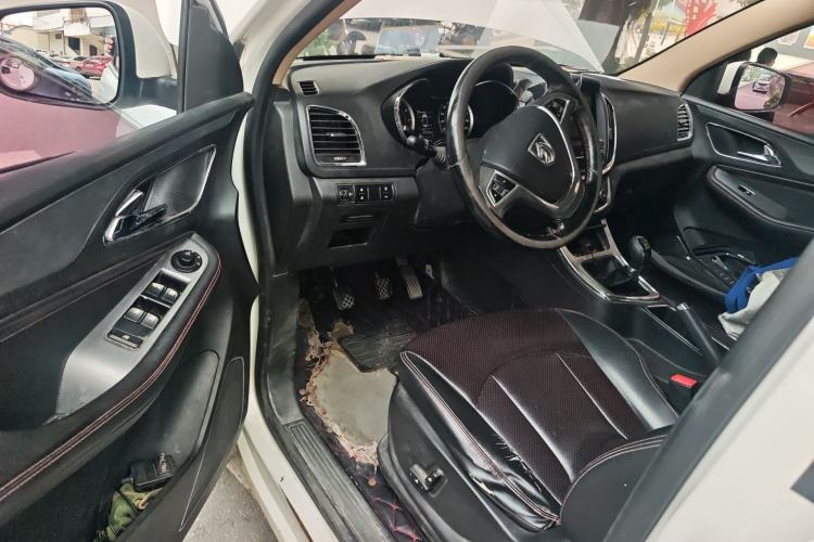 Used Baojun 560 2015 1.8L manual luxury version