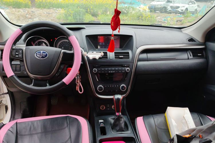 Used Bestune X80 2013 2.0L manual base trim