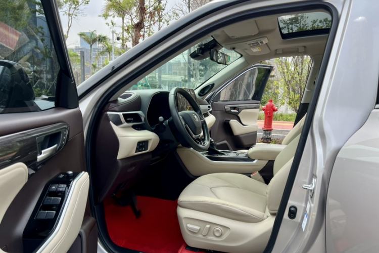 Used Toyota Highlander 2022 Dual-Engine 2.5L Four-Wheel Drive Supreme Edition 7-Seater Interior 6