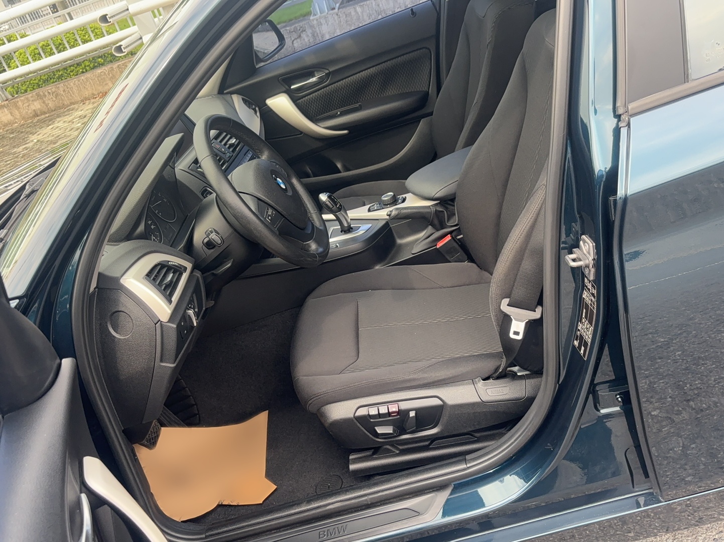 Vordere Reihe im Auto