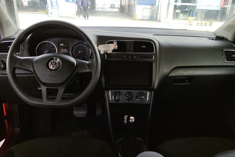 Used Volkswagen Polo 2014 1.4L Automatic Comfort Edition Center Console