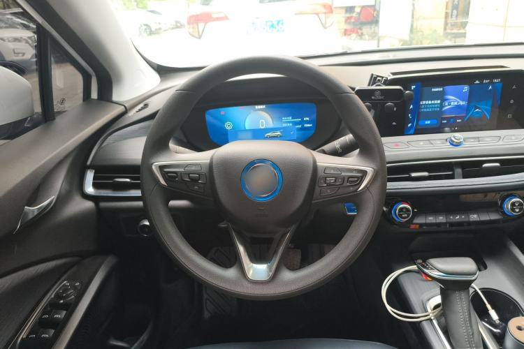 Used Buick Velite 6 2023 Revised Version 430 km Range – Commuter Edition Steering Wheel