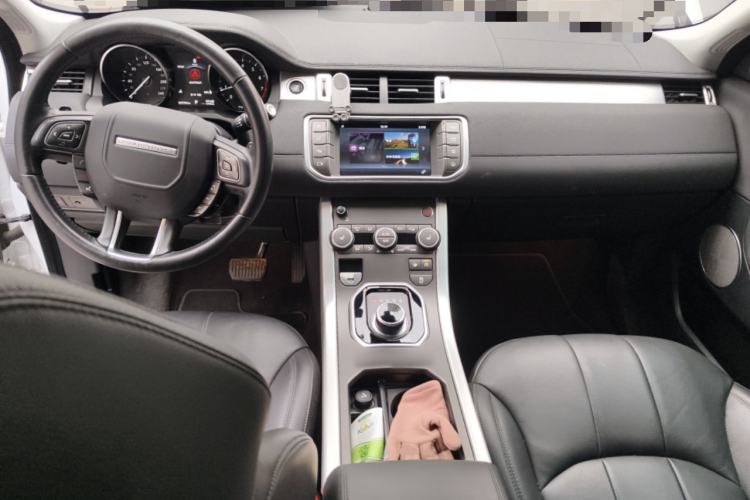 Used Land Rover Range Evoque 2017 2.0T SE Smart Glow Edition Center Console