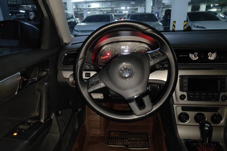 Used Volkswagen Lavida 2013 1.6L Automatic Comfort Edition Steering Wheel