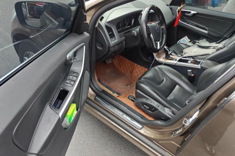 Used Volvo XC60 2017 T5 AWD Smart Upgrade Model