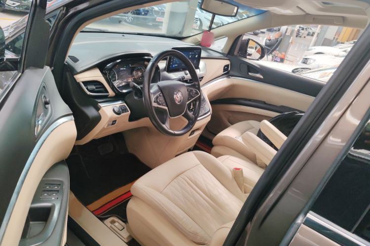 Used Buick GL8 2023 Facelifted Land Cruiser Executive Luxury Version