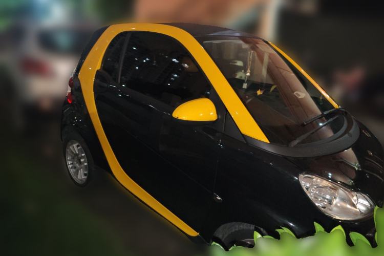 Used smart fortwo 2012 1.0 MHD Hardtop Comfort Edition Front Right 45 Deg