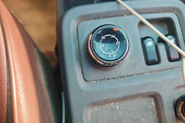 Used Wuling Yangguang 2024 300km Comfort-Grade Passenger Van 60kW