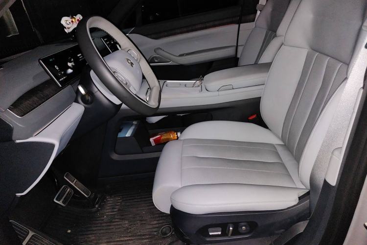 Used Nio ES8 2023 75 kWh Executive Edition
