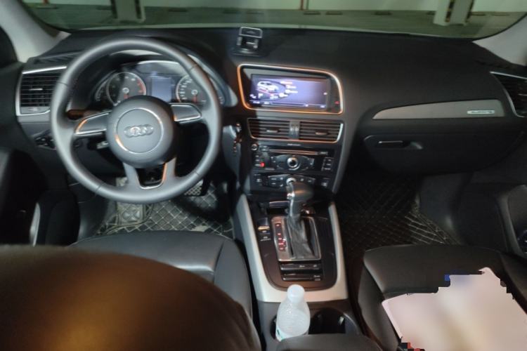 Used Audi Q5 2017 40 TFSI Ambition Edition Center Console