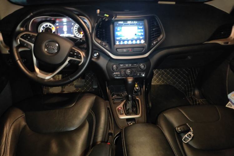 Used Jeep Cherokee 2016 2.4L Leading Smart Version
