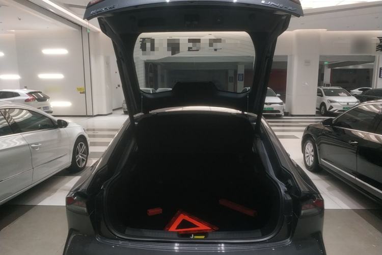 Used Changan UNI-V 2025 1.5T 500Bar Prestige Sporty Version
