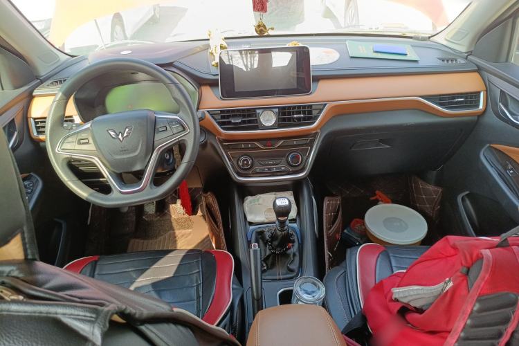 Used Wuling Hongguang S3 2018 1.5T Manual Luxury Model China V Standard Center Console