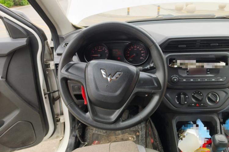 Used Wuling Hongguang 2019 1.5L S Basic Version China VI Standard LAR Steering Wheel