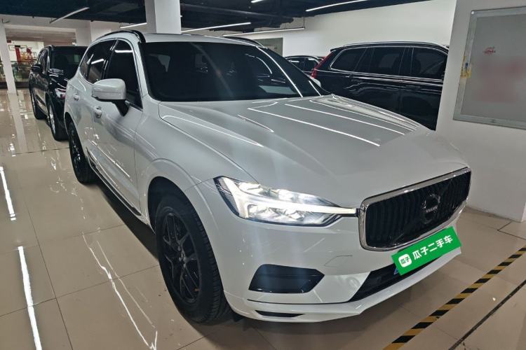 Used Volvo XC60 2021 T5 4x4 Smart Luxury Edition Front Right 45 Deg