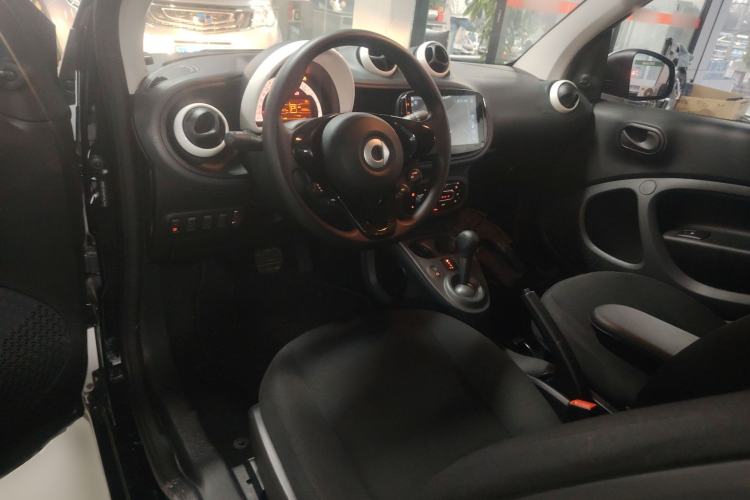 Used smart fortwo 2015 1.0L 52 kW hardtop Dynamic version