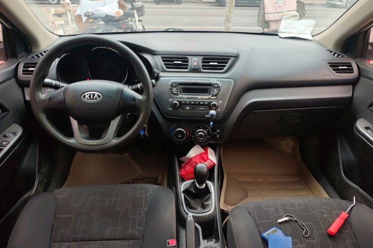 Used Kia K2 2012 Sedan 1.4L MT TOP Commemorative Edition Center Console