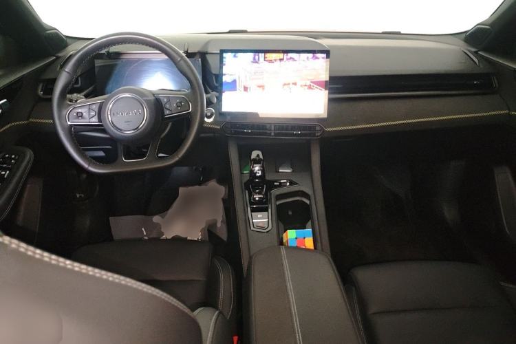 Used Lynk & Co 03 2023 1.5TD DCT JingPlus Center Console