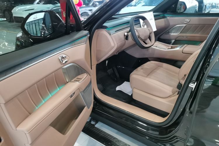 Used ONVO Luxeed L90 2025 Model—Ultra Six-Seater Version
