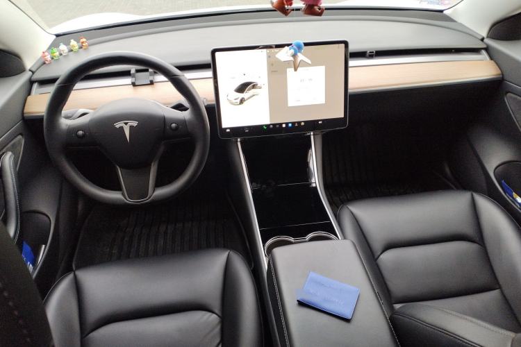 Used Tesla Model 3 2020 Long-Range Rear-Wheel-Drive Version Interior 2