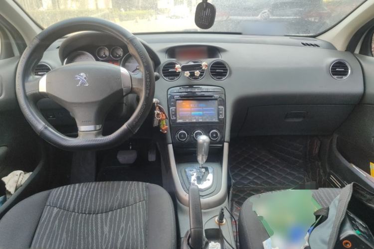 Used Peugeot 408 2013 2.0L Automatic Comfort Edition Center Console