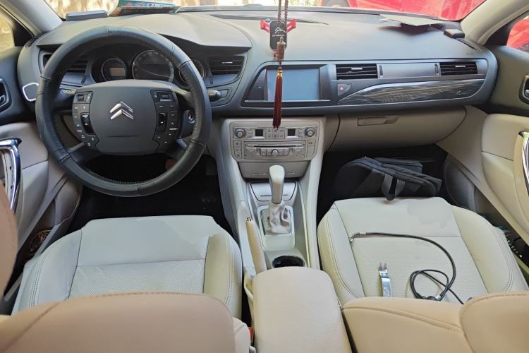Used Citroen C5 2012 2.0L Automatic Luxury Edition Center Console