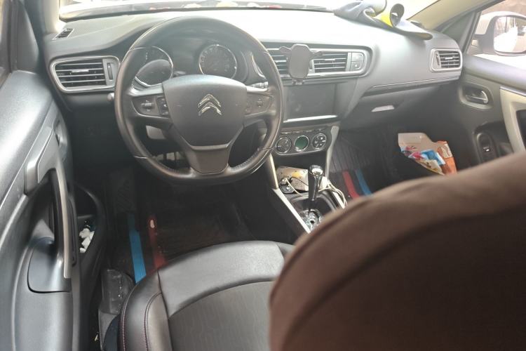 Used Citroen C3-XR 2015 1.6THP Automatic Pioneer Model Center Console