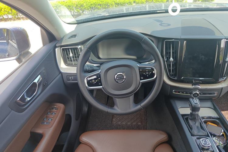 Used Volvo XC60 2020 T5 4x4 Smart Luxury Edition Steering Wheel