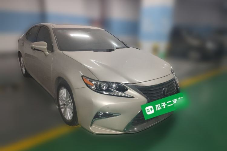 Used Lexus ES 2015 200 Elite Edition Front Right 45 Deg