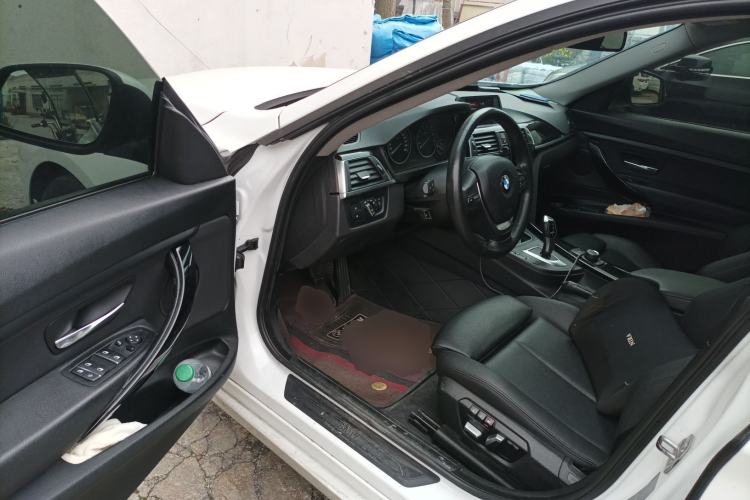 Used BMW 3 Series GT 2018 320i Sport Edition Driver Seat