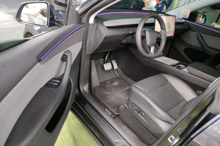 Used Tesla Model Y 2025 Rear-Wheel-Drive Version
