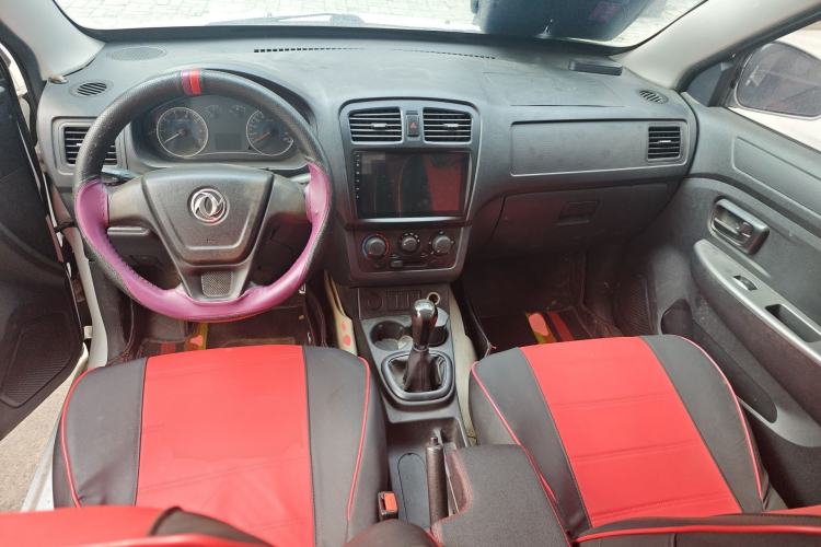 Used Dongfeng Fengon 330 2014 1.5L Manual Utility Version DK15 Center Console