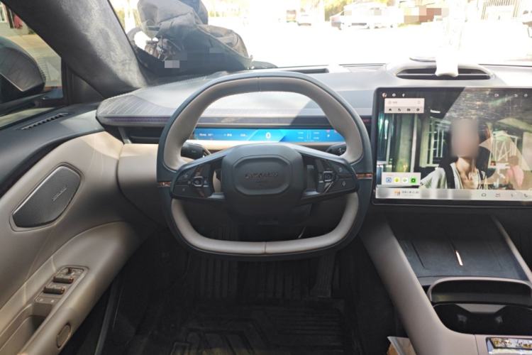 Used Lynk & Co Z10 2025 95 kWh 766 km Range Rear-Wheel Drive Max