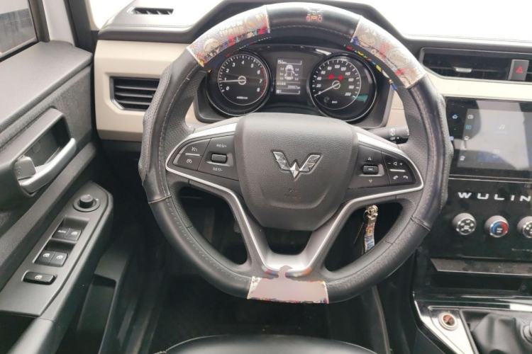 Used Wuling Hongguang PLUS 2019 1.5T Manual Luxury 7-Seater
