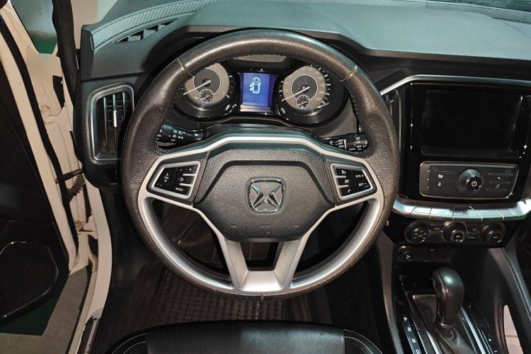 Used JMC Yusheng S350 2017 2.0T Automatic 2WD Diesel Luxury Version with Sunroof 5 Seats